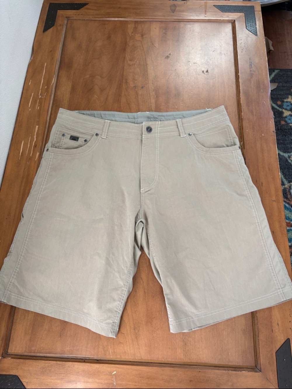 Kuhl Men's Light Beige Cargo Shorts Size 40